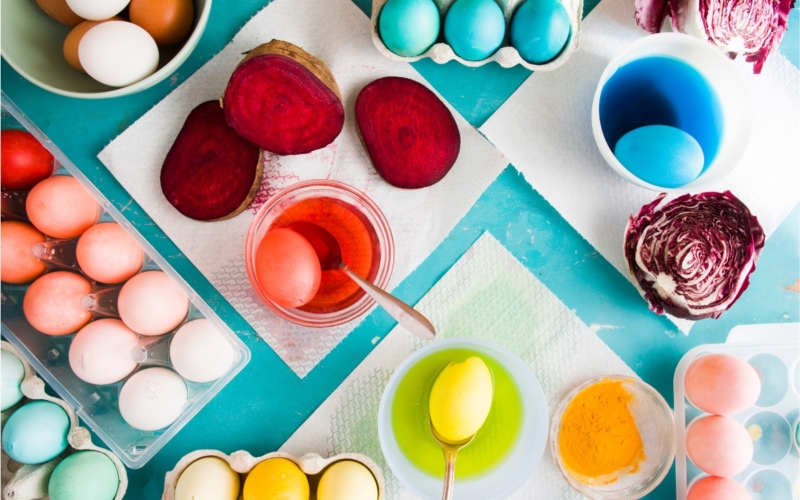 Βάψε τα αυγά σου σε pastel χρώματα με φυσικά υλικά και δώσε μια γλυκειά νότα στο Πάσχα