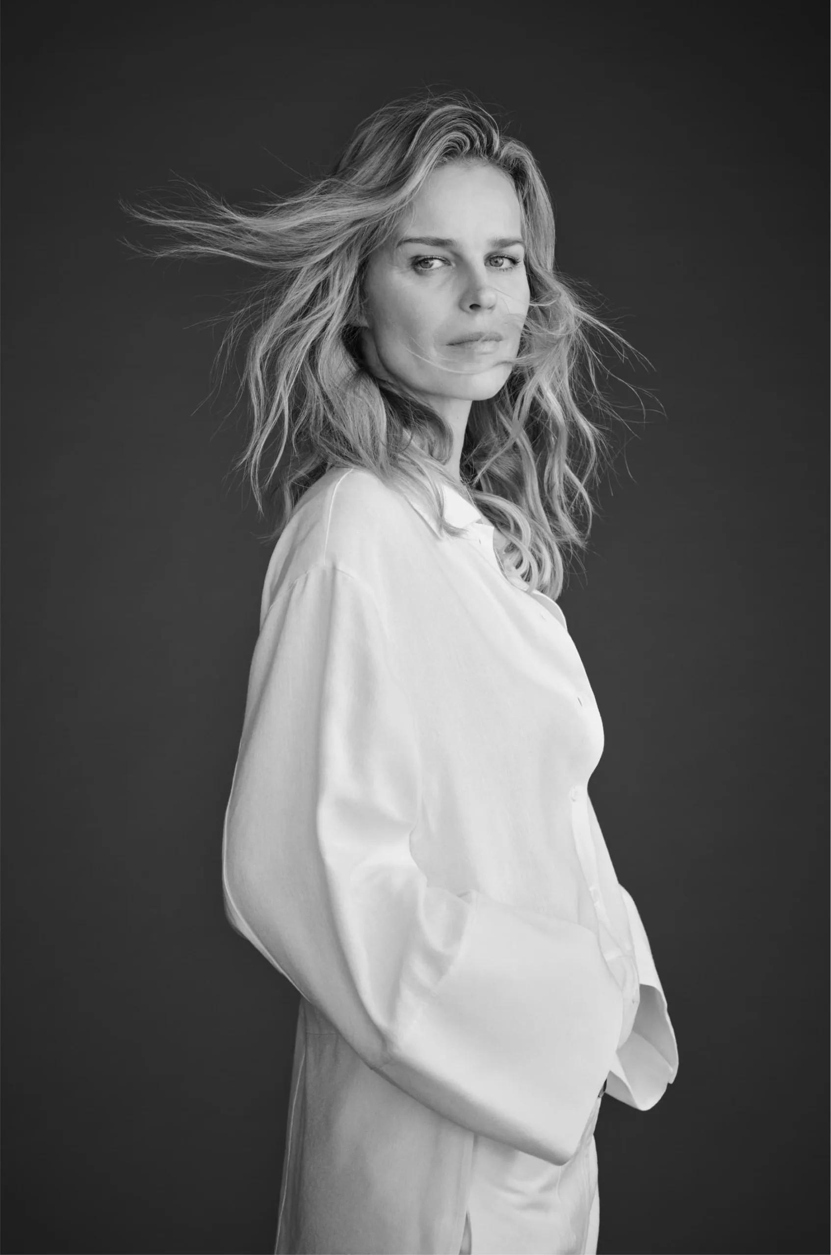 Η Eva Herzigová είναι το πρόσωπο της νέας καμπάνιας της Massimo Dutti