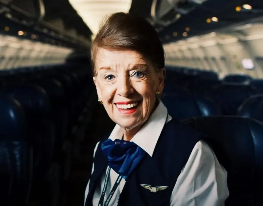 Η Bette Nash, η μακροβιότερη αεροσυνοδός στον κόσμο, έφυγε από τη ζωή στα 88 της