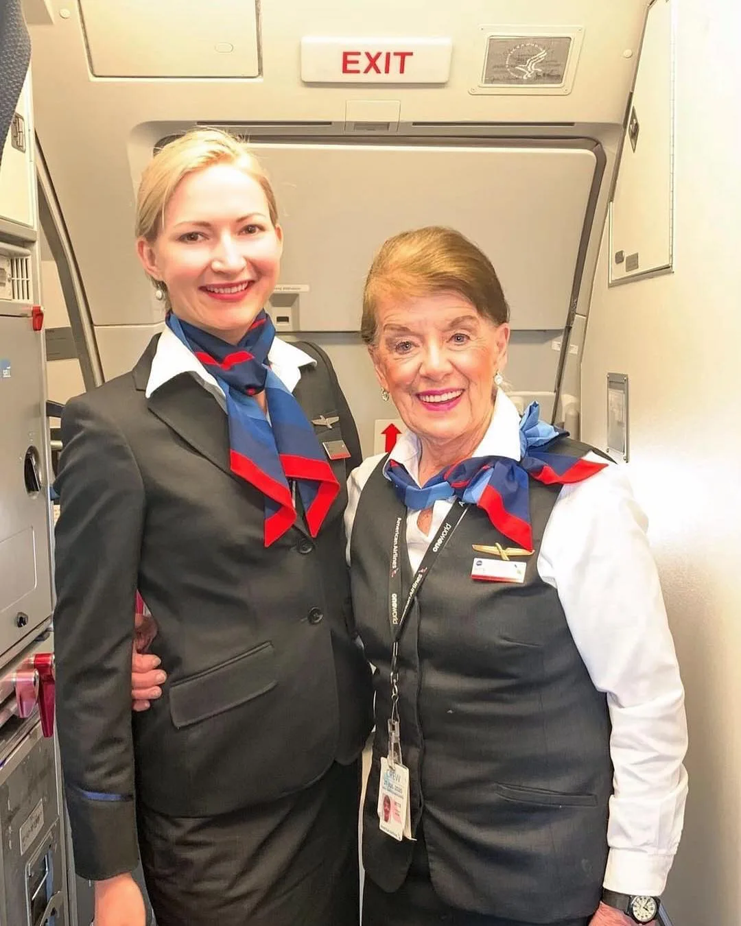 Η Bette Nash, η μακροβιότερη αεροσυνοδός στον κόσμο, έφυγε από τη ζωή στα 88 της