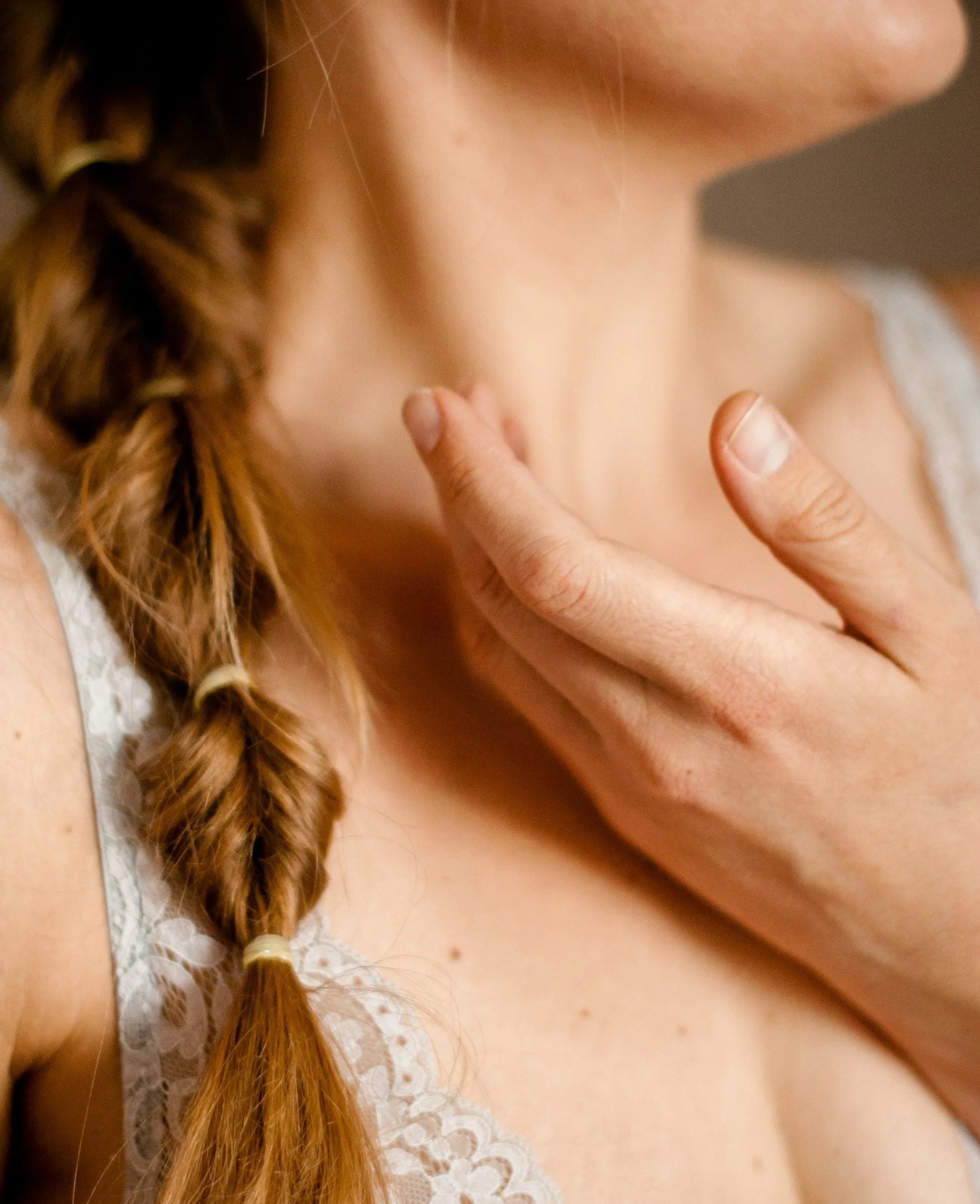 Κρέμες λαιμού: Πώς να τις εφαρμόζεις για ένα δέρμα χωρίς ρυτίδες + τα 5 καλύτερα προϊόντα για να το πετύχεις