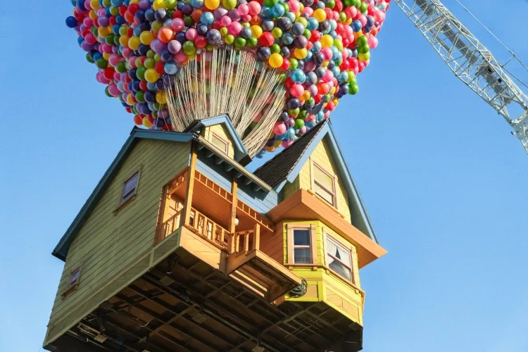 Τώρα μπορείς κι εσύ να ζήσεις την εμπειρία των παραμυθιών της Pixar μένοντας στο σπίτι της ταινίας Up