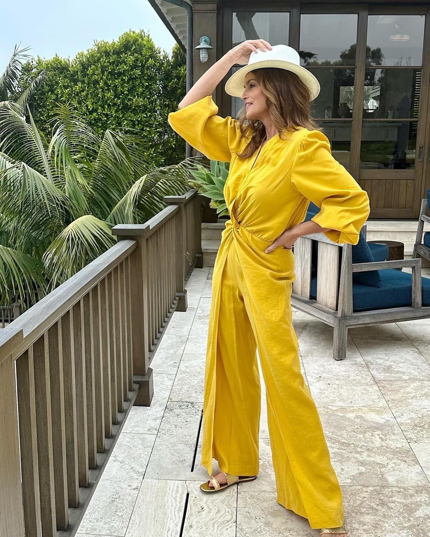 Η Cindy Crawford αναπολεί τις «μέρες με τα κοντά μαλλιά» της στο throwback video που ανέβασε στο Insta