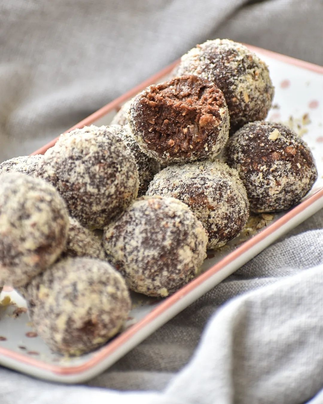 Μπάλες ενέργειας χωρίς ζάχαρη που θα θες να τρως ξανά και ξανά