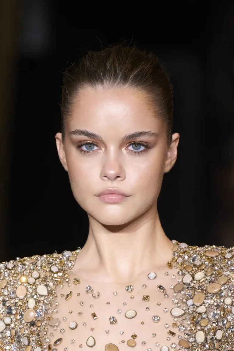 Για να έχεις πάντα τέλεια και περιποιημένα φρύδια επένδυσε σε μια μάσκαρα φρυδιών- Εδώ είναι οι καλύτερες