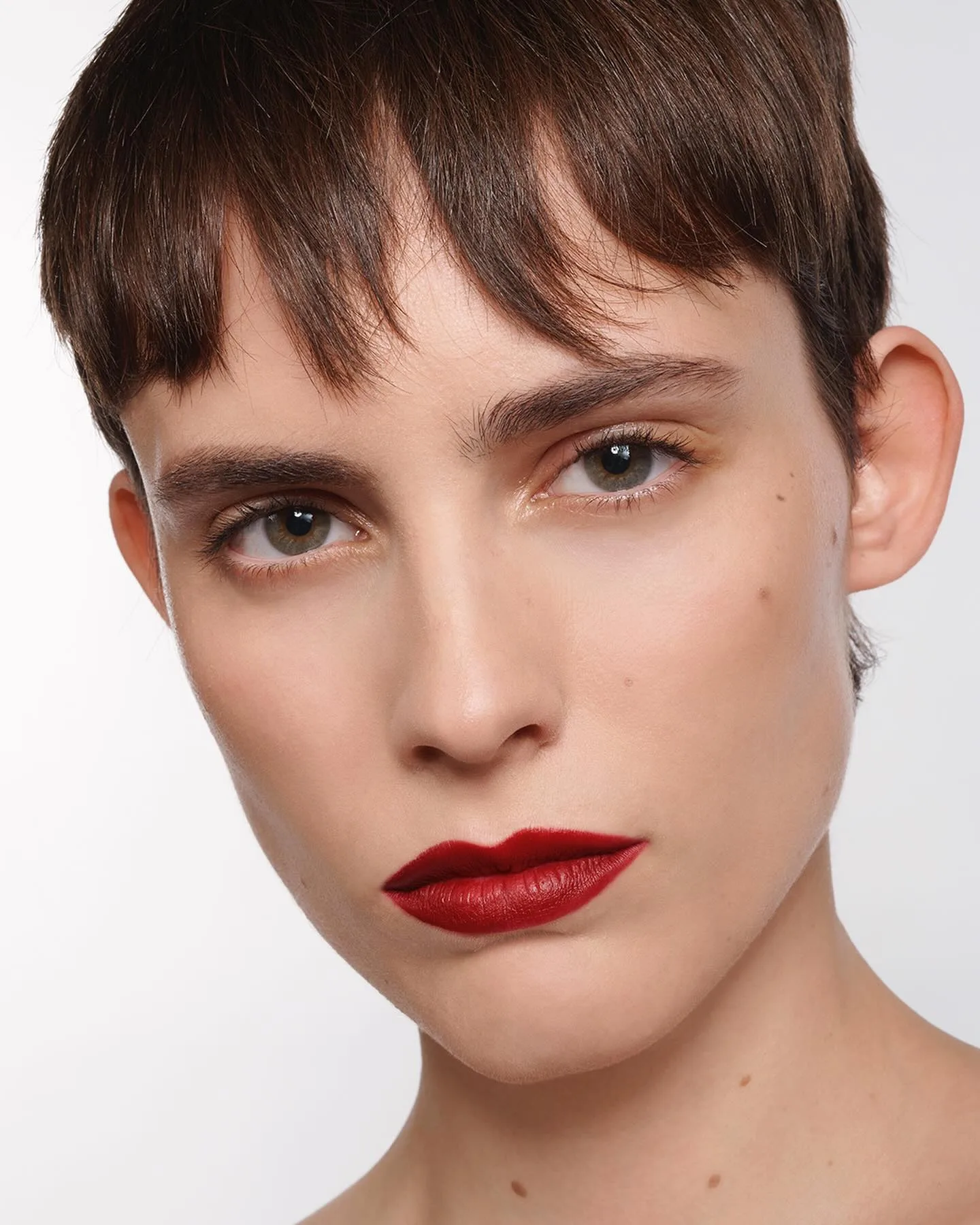 Το Gucci Rosso Ancora είναι το πρώτο κραγιόν που σχεδιάστηκε από τον Sabato De Sarno