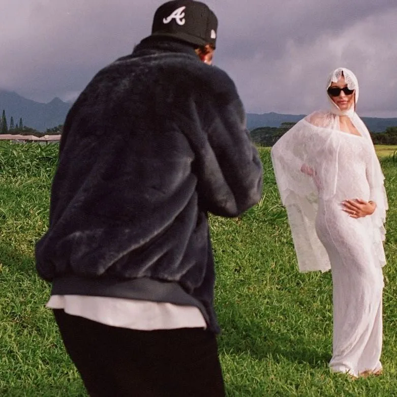 Η Hailey Bieber και ο Justin Bieber περιμένουν το πρώτο τους παιδί