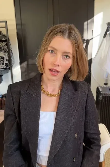 Η Jessica Biel αποκαλύπτει μέσω Instagram το νέο Bob κούρεμά της