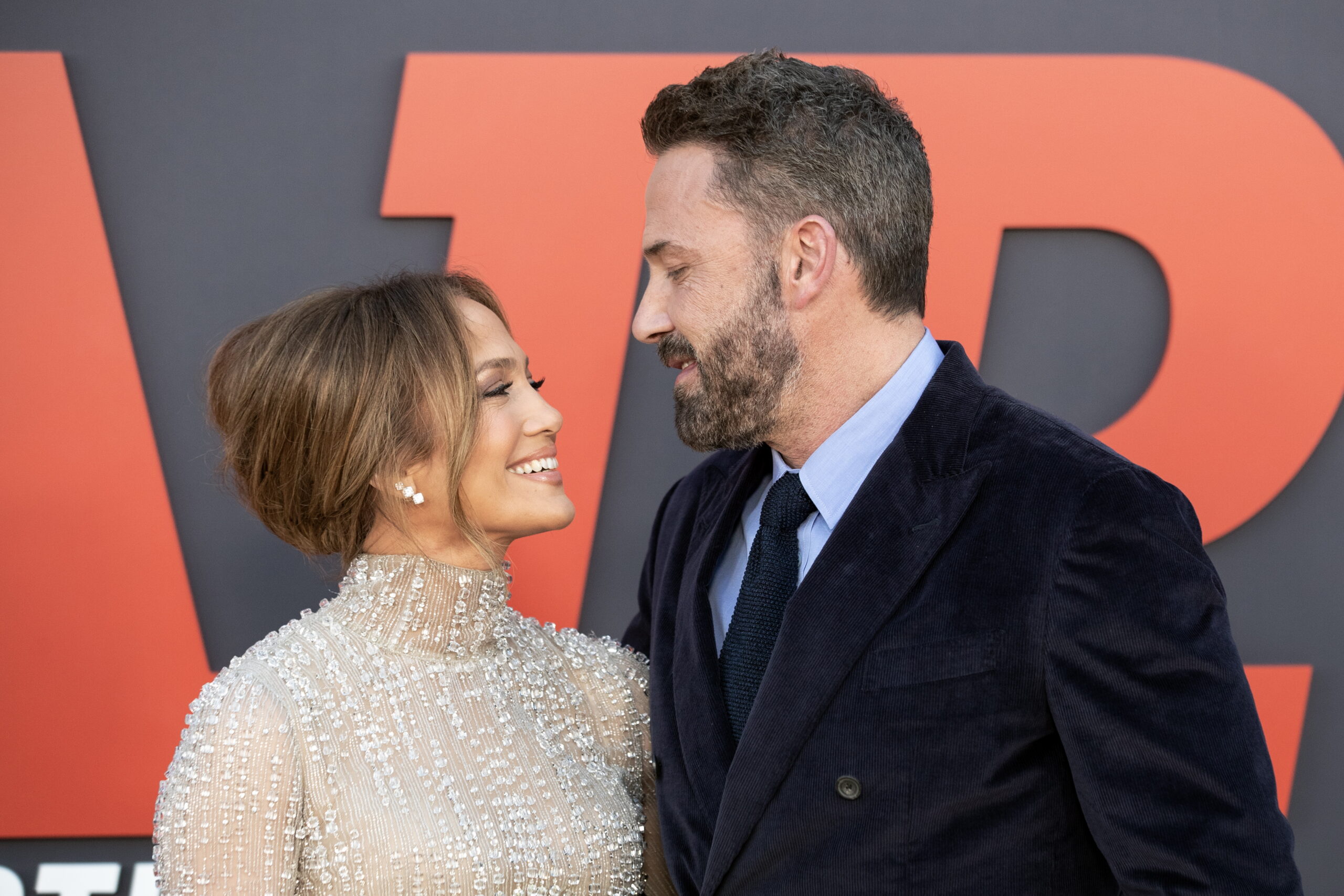 Πωλείται όπως είναι επιπλωμένο! Jennifer Lopez και Ben Affleck και επίσημα πωλούν την έπαυλή τους εν μέσω χωρισμού
