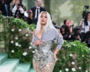 Η Kim Kardashian μετά το Met Gala συνεχίζει τις εμφανίσεις της με ρούχα Maison Margiela
