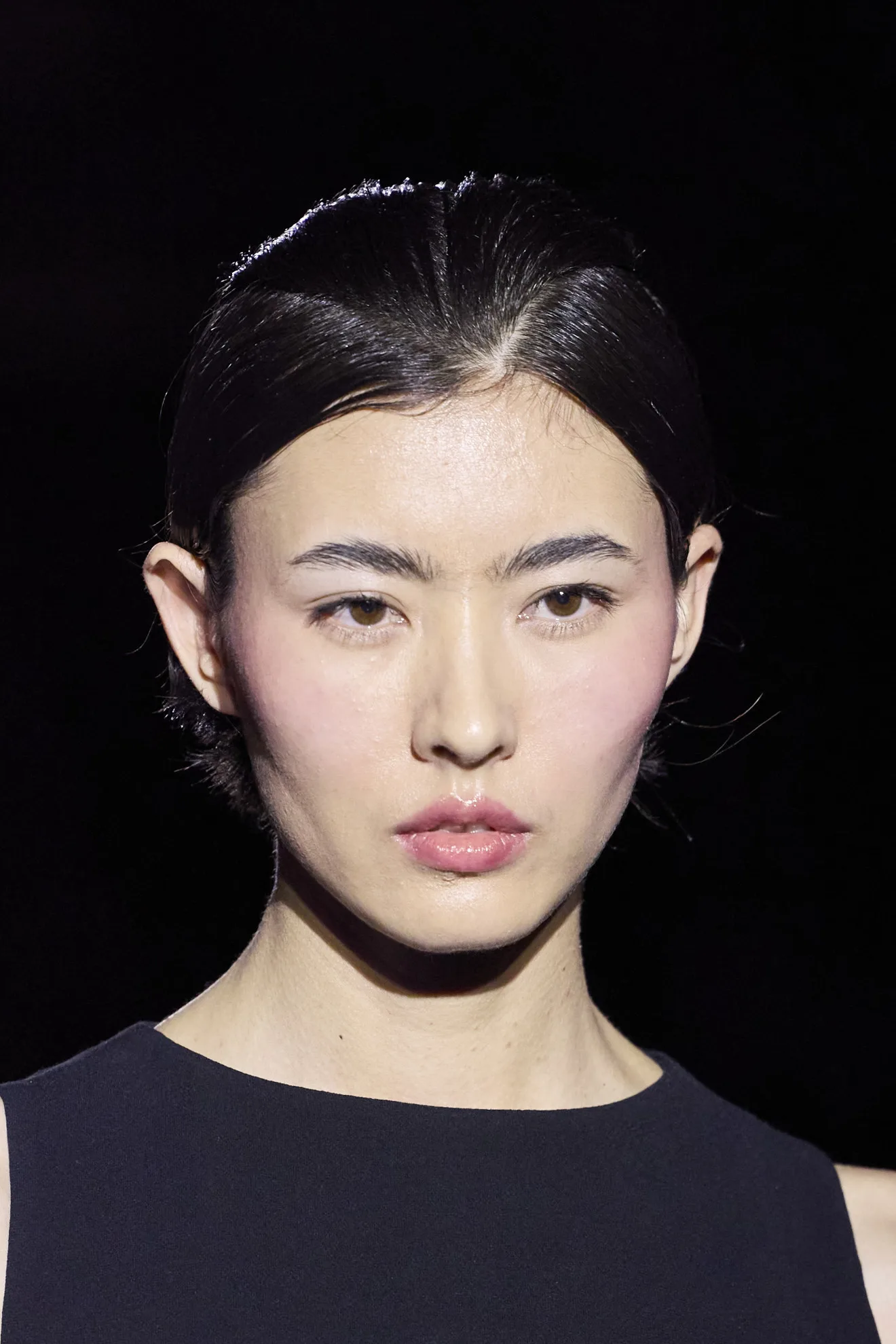 Slugging: Πώς λειτουργεί η κορεατική τεχνική περιποίησης που υπόσχεται λαμπερό δέρμα