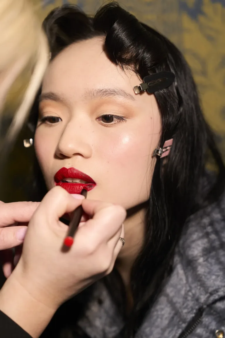 Slugging: Πώς λειτουργεί η κορεατική τεχνική περιποίησης που υπόσχεται λαμπερό δέρμα