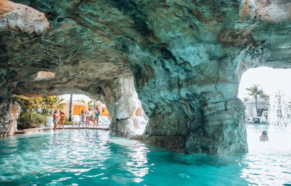 Τα 5 ωραιότερα πολυτελή ξενοδοχεία σε σπηλιές από όλο τον κόσμο για να επισκεφθείς