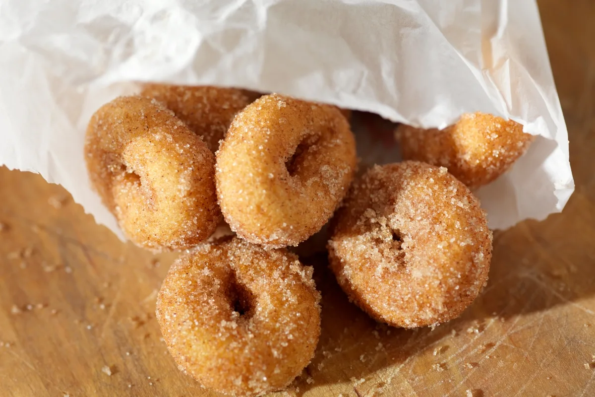 Αφράτοι και πεντανόστιμοι λουκουμάδες παραλίας σε 5 λεπτά και χωρίς μαγιά