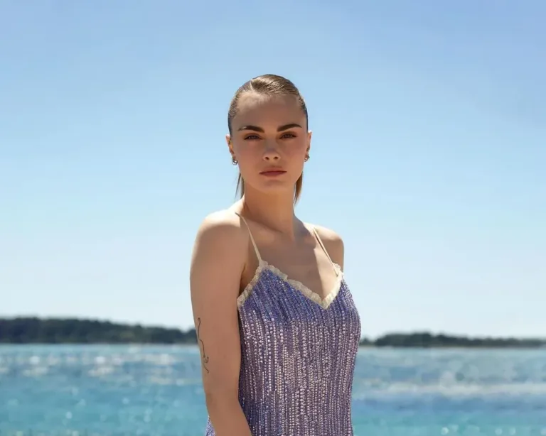 Η Miu Miu γιορτάζει το καλοκαίρι με την Cara Delevingne στις Κάννες