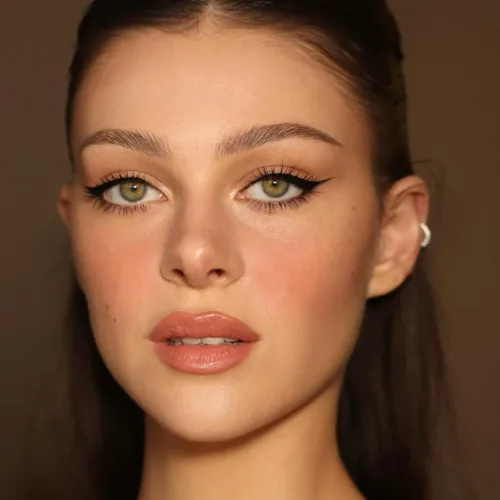 Boyfriend blush: Πώς να εφαρμόσεις το μακιγιάζ που δίνει υπερφυσικά ροδαλά μάγουλα