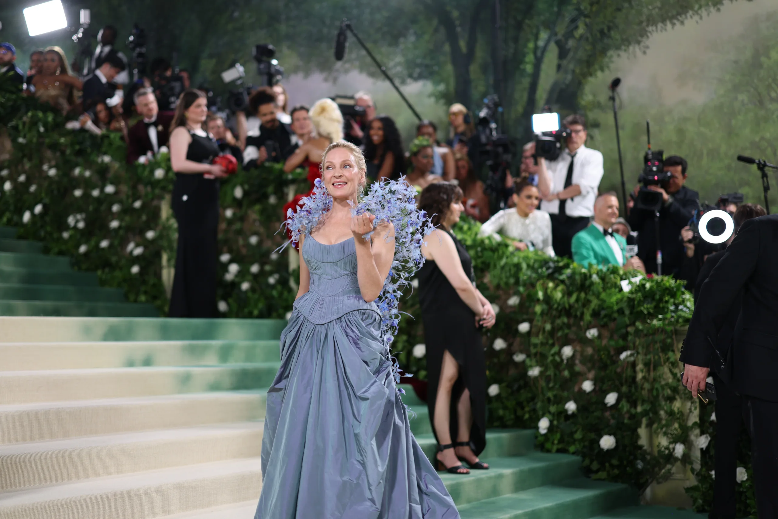 Η Uma Thurman στο MET Gala 2024 έκανε το τέλειο μακιγιάζ που κρύβει τις ρυτίδες