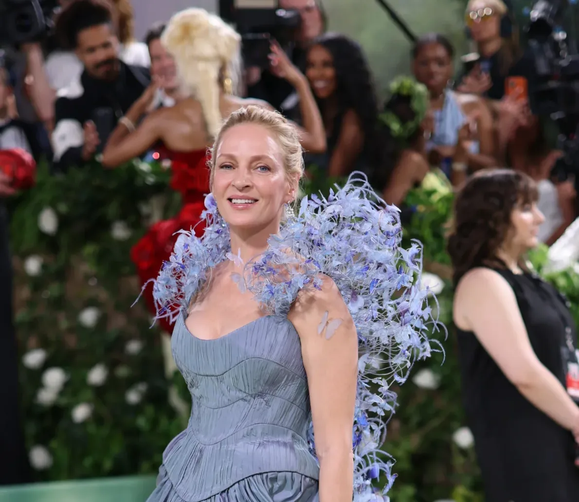 Η Uma Thurman στο MET Gala 2024 έκανε το τέλειο μακιγιάζ που κρύβει τις ρυτίδες