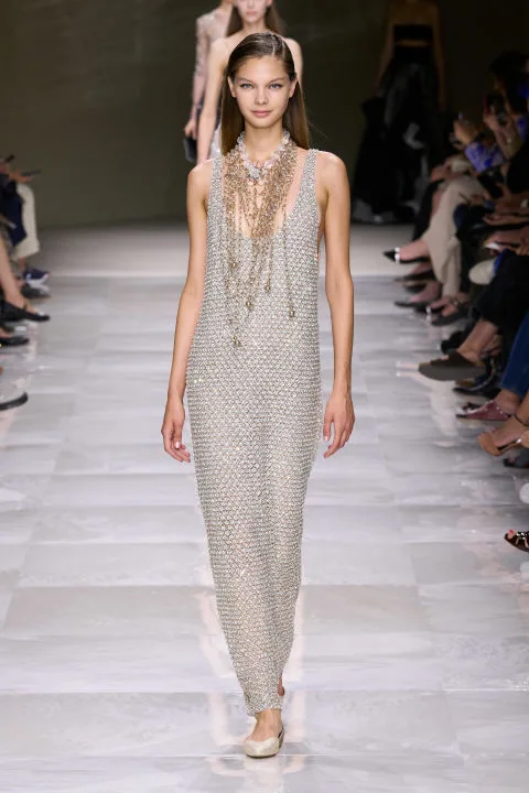 Giorgio Armani Privé Fall '24 Couture: Οι πέρλες και οι διαφάνειες ήταν τα σημεία αναφοράς της επίδειξης