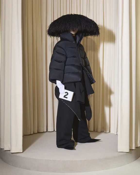 Balenciaga Haute Couture FW'24: Goth, skaters και metalheads αποτέλεσαν τον βασικό πυρήνα της έμπνευσης