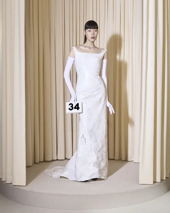 Balenciaga Haute Couture FW'24: Goth, skaters και metalheads αποτέλεσαν τον βασικό πυρήνα της έμπνευσης