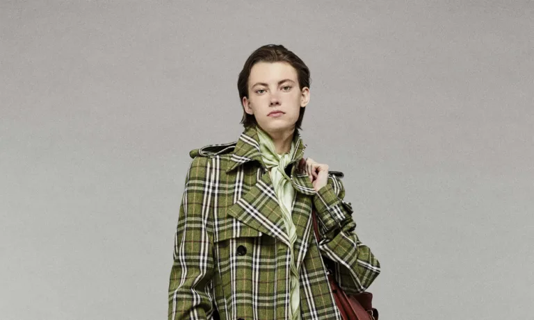 Η συλλογή Burberry Resort '25 φέρνει έναν ανανεωμένο αέρα στα κλασικά trenchcoat