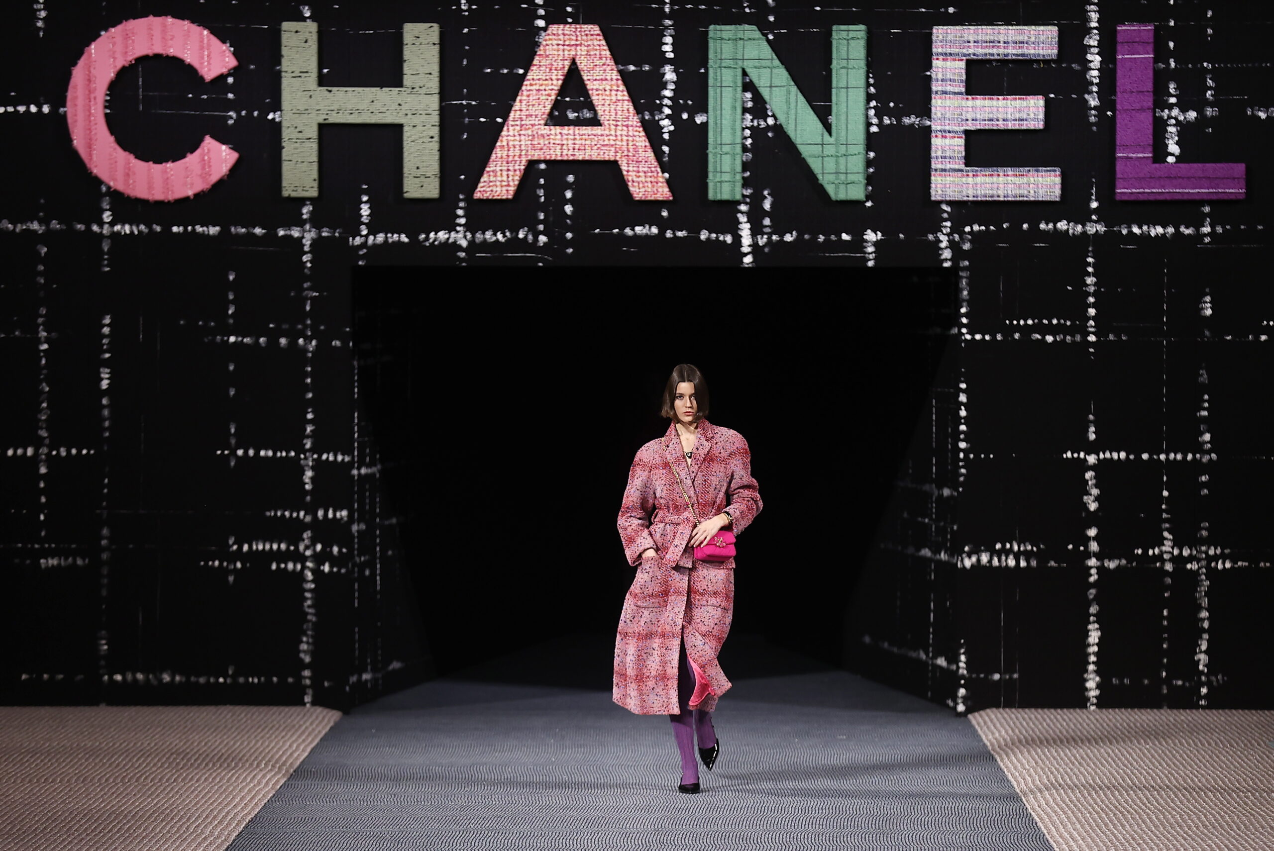 Η Καλλιτεχνική Διευθύντρια της Chanel, Virginie Viard, αποχωρεί από τον οίκο
