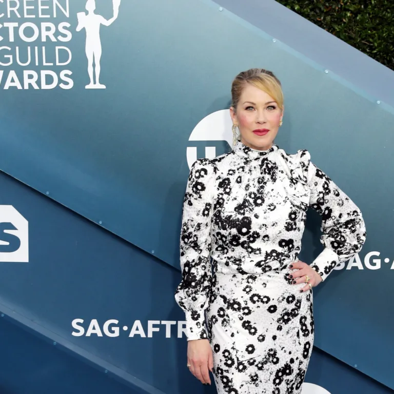 Η Christina Applegate ανακοίνωσε ότι η κόρη της Sadie διαγνώστηκε με POTS: «Είμαι πολύ λυπημένη»