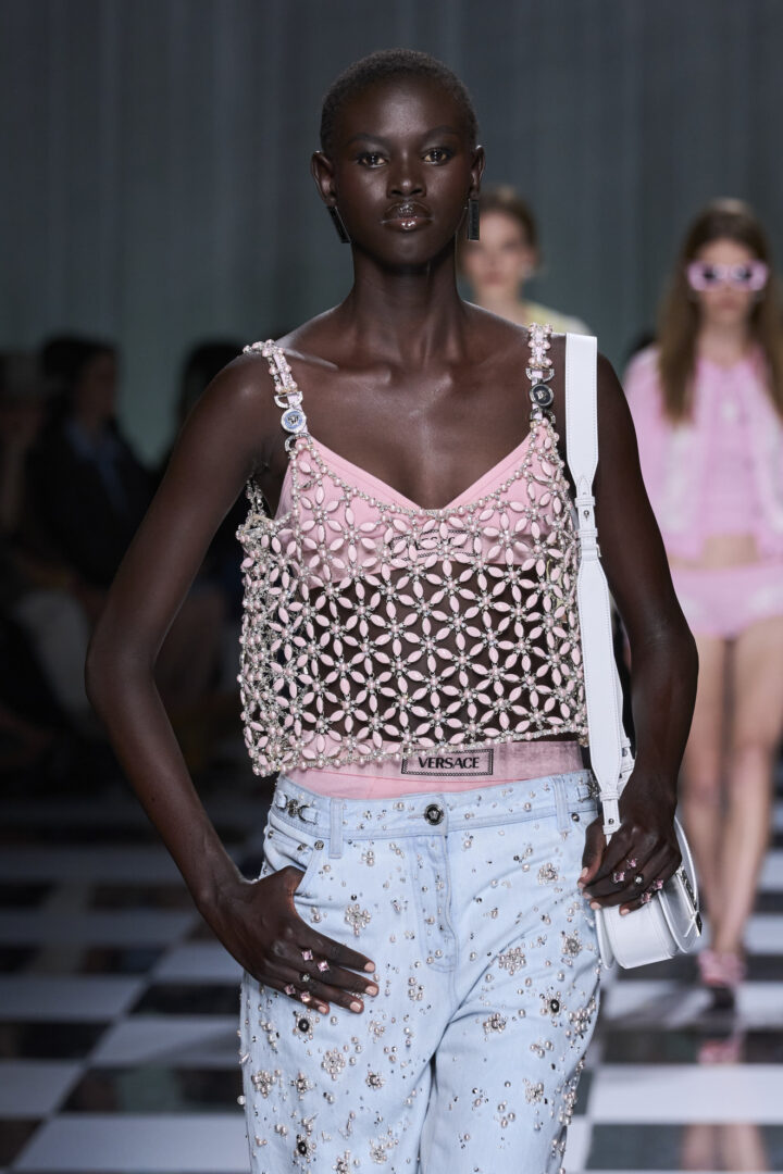 6 τάσεις στα ολόσωμα μαγιό όπως τις είδαμε στα runways των κορυφαίων σχεδιαστών για το φετινό καλοκαίρι