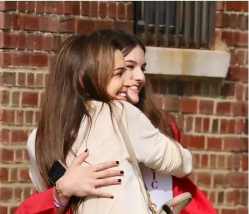 H Suri Cruise άλλαξε το επώνυμό της και τιμά με αυτό τον τρόπο τη μαμά της, Katie Holmes