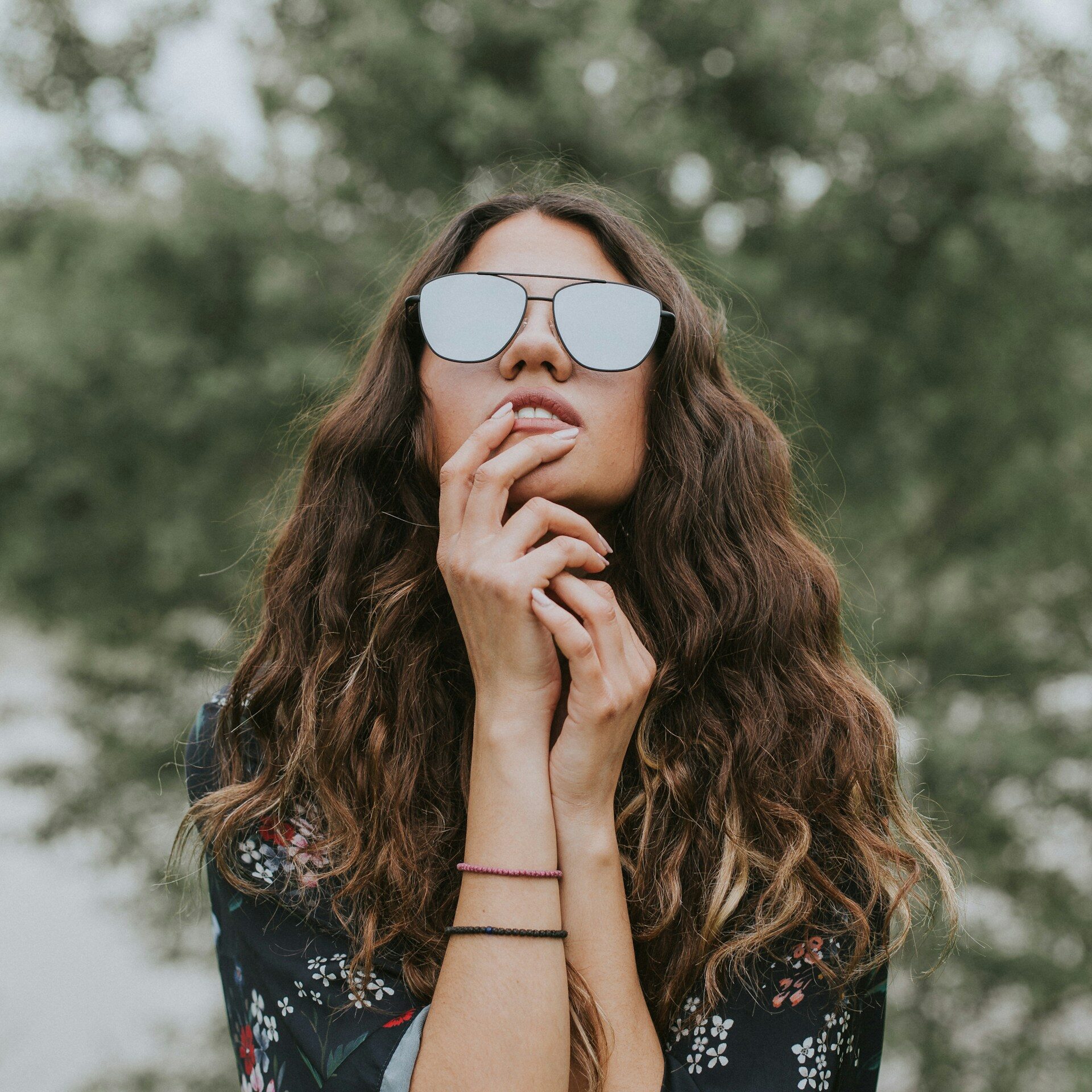 Αντηλιακό πάνω από το μακιγιάζ: Τα Overmakeup mist προϊόντα για να βάζεις μες τη μέρα που δεν χαλούν το μακιγιάζ σου