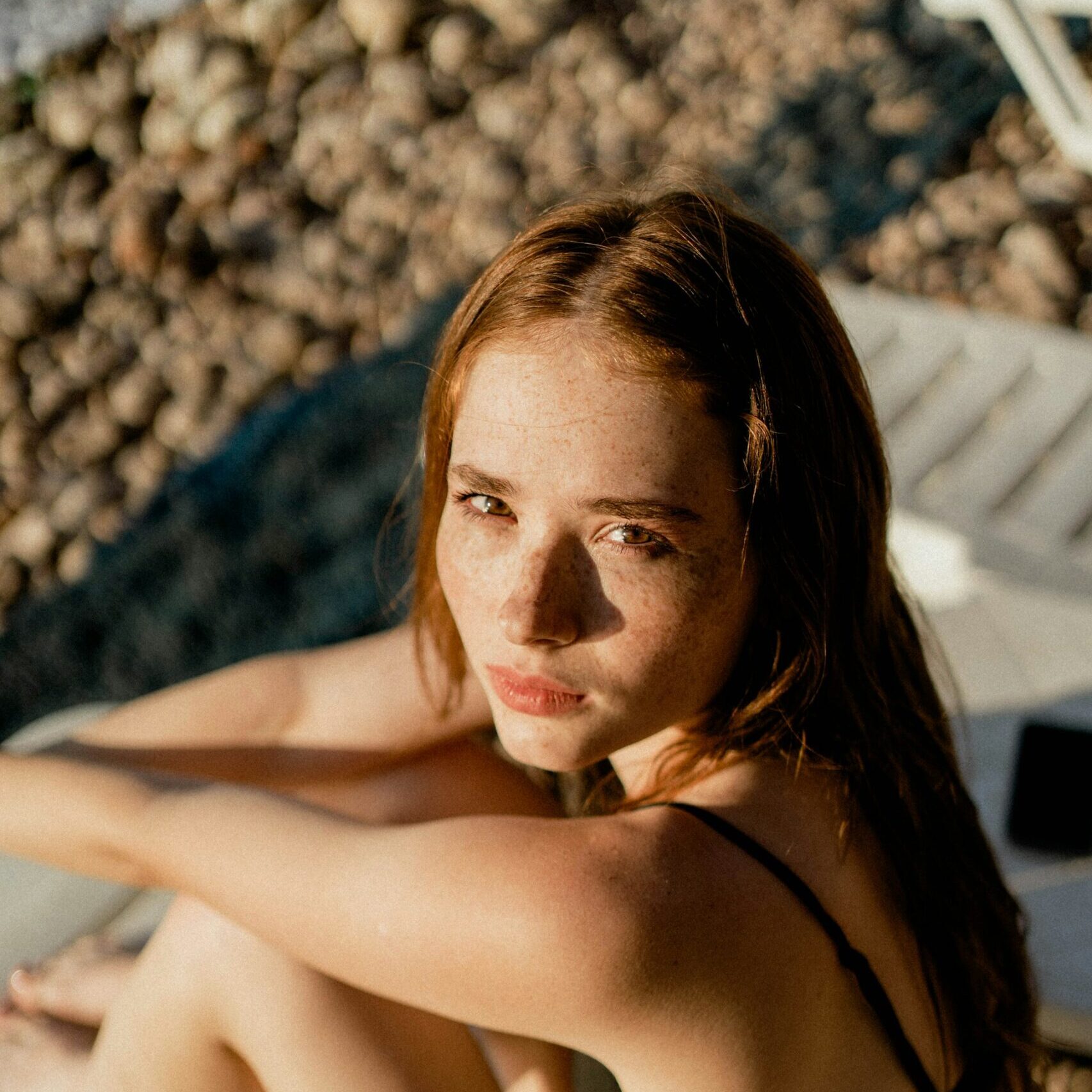 Πώς να διαχειριστείς το λιπαρό δέρμα στην έντονη ζέστη