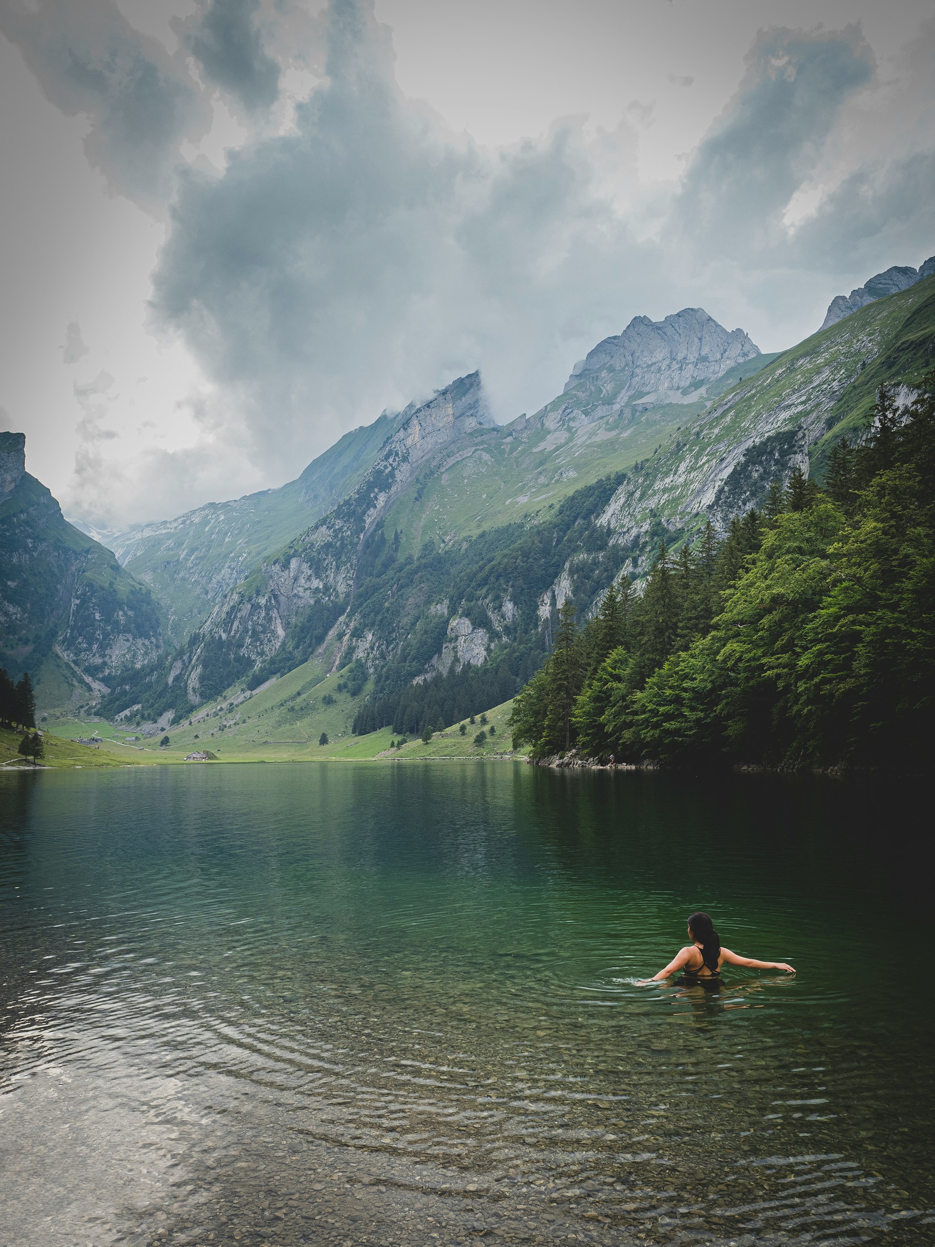 Kάνει καλό το παγωμένο μπάνιο ή είναι μια επικίνδυνη τάση; Όλα όσα πρέπει να ξέρεις για την αμφιλεγόμενη πρακτική