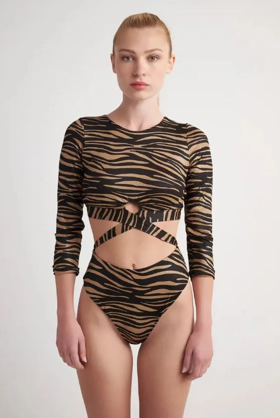 Τα 5 πιο stylish μακρυμάνικα μαγιό της αγοράς που θα σε προστατέψουν από τον ήλιο