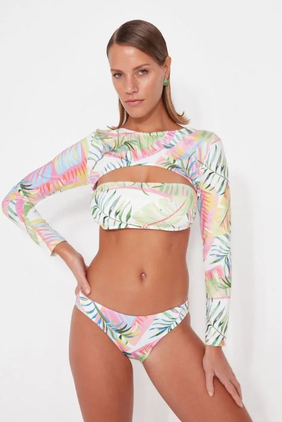 Τα 5 πιο stylish μακρυμάνικα μαγιό της αγοράς που θα σε προστατέψουν από τον ήλιο
