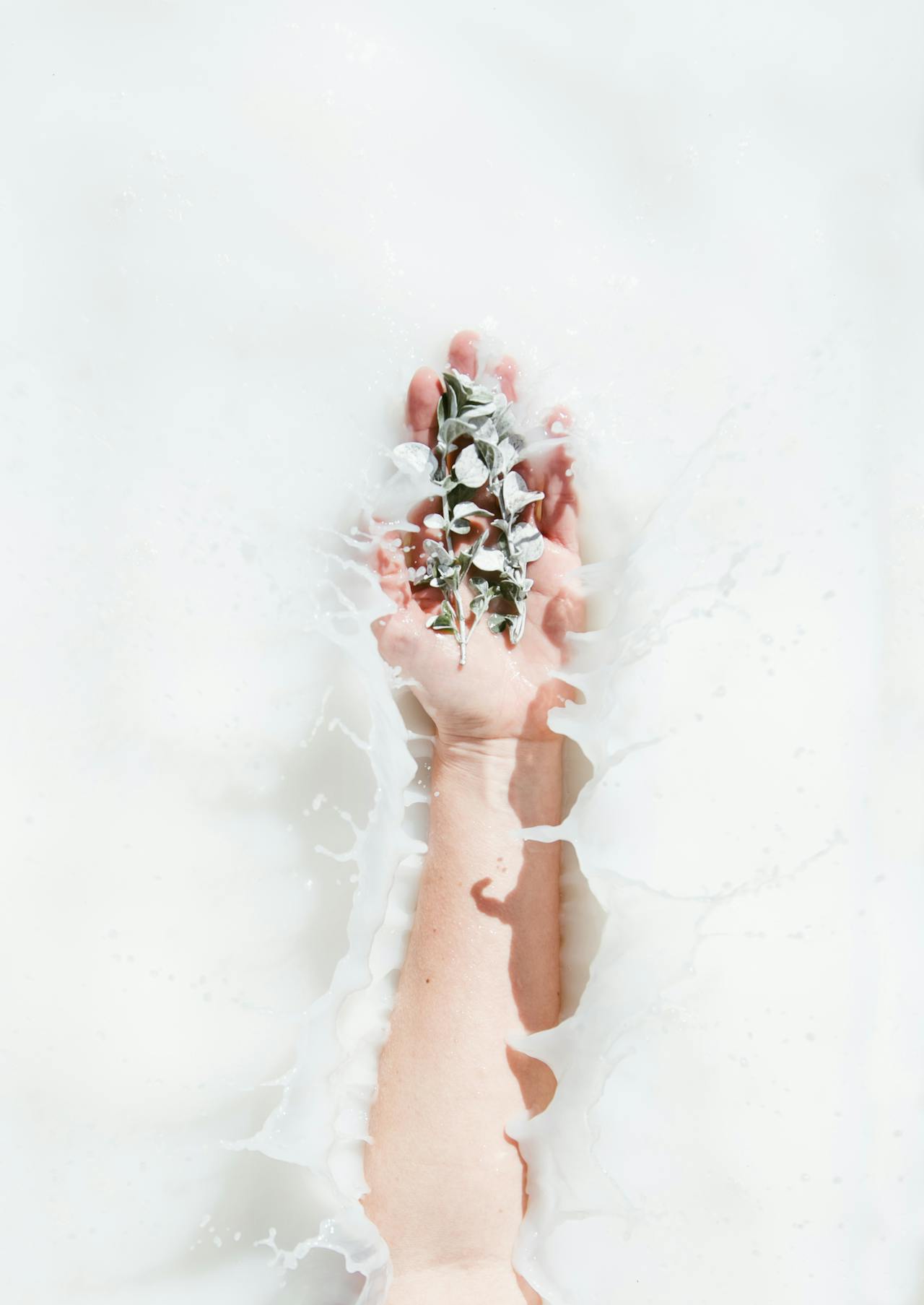 Milky skincare: Η νέα τάση στην περιποίηση προσώπου που ενυδατώνει και καταπραΰνει το δέρμα