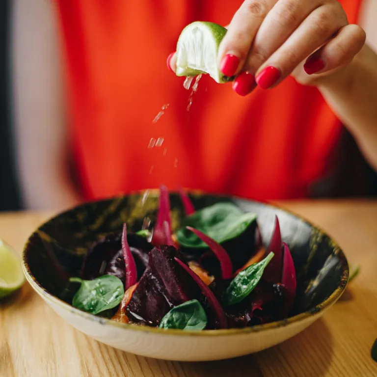 Πράσινα φυλλώδη λαχανικά: 5 facts για ροκα, σπανάκι, σπαράγγια και φύλλα παντζαριού που ωφελούν τον οργανισμό μας