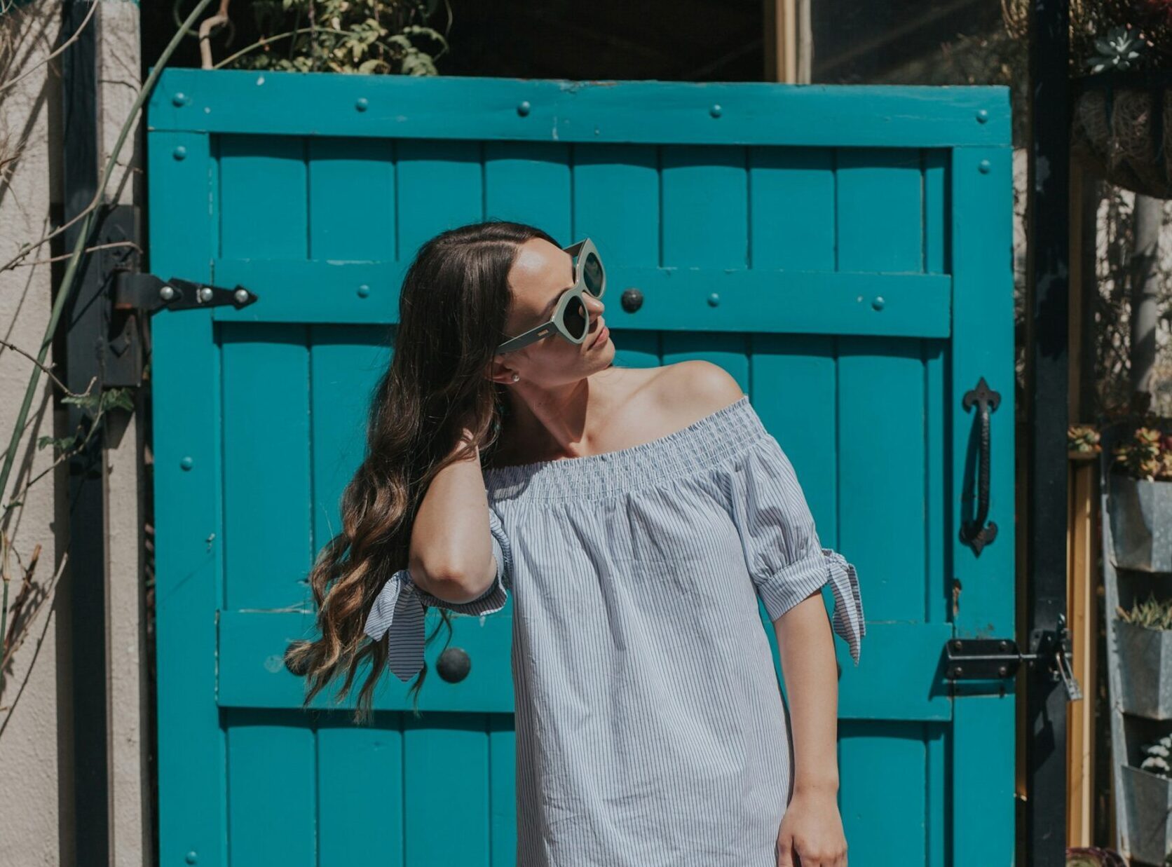 Τα 10 top αντηλιακά μαλλιών της αγοράς για προστασία και λάμψη σε θάλασσα και πόλη