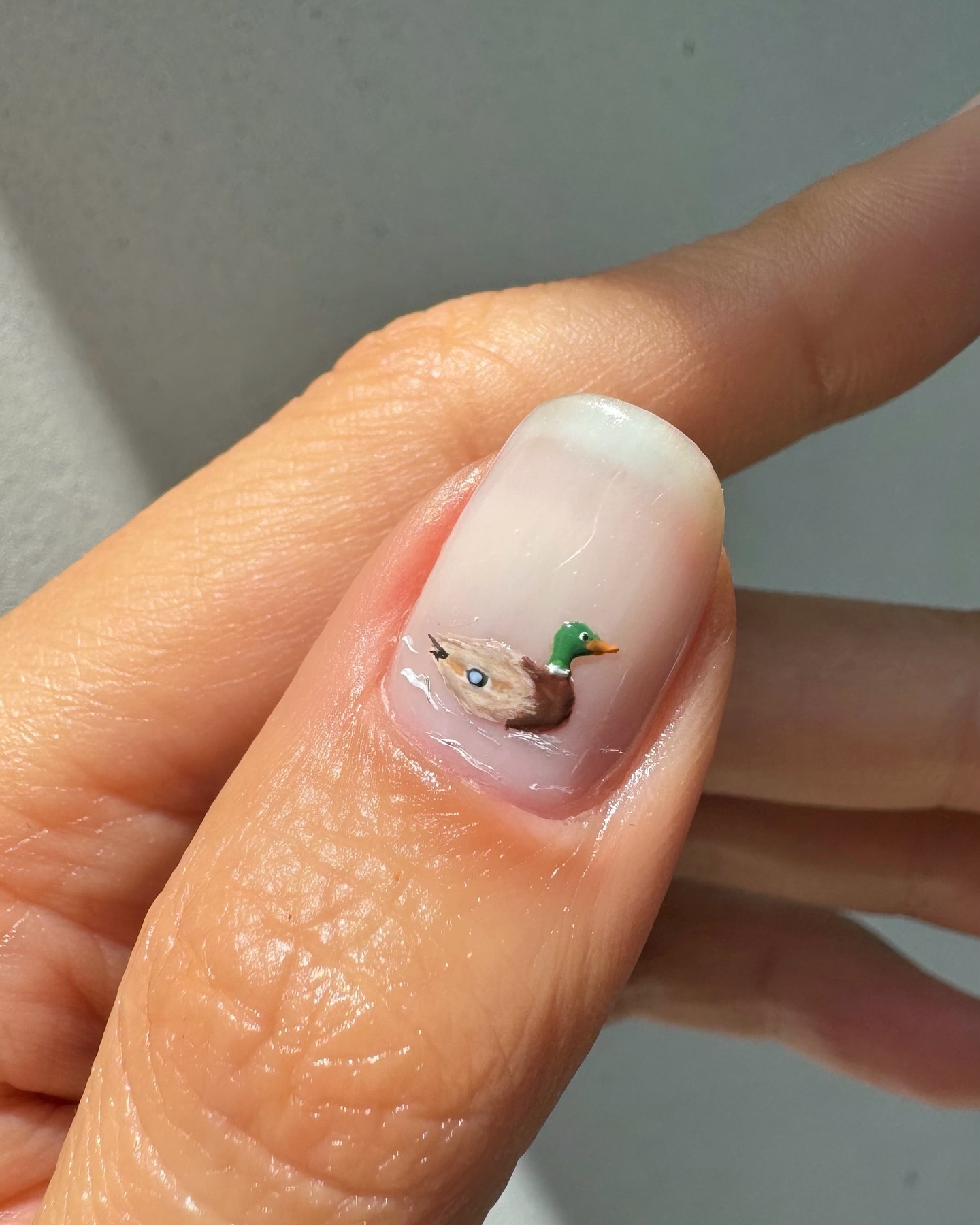 Al Fresco Nail trend ή αλλιώς «Τα παιχνιδιάρικα νύχια που αγαπούν τη φύση»