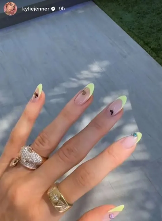 Al Fresco Nail trend ή αλλιώς «Τα παιχνιδιάρικα νύχια που αγαπούν τη φύση»