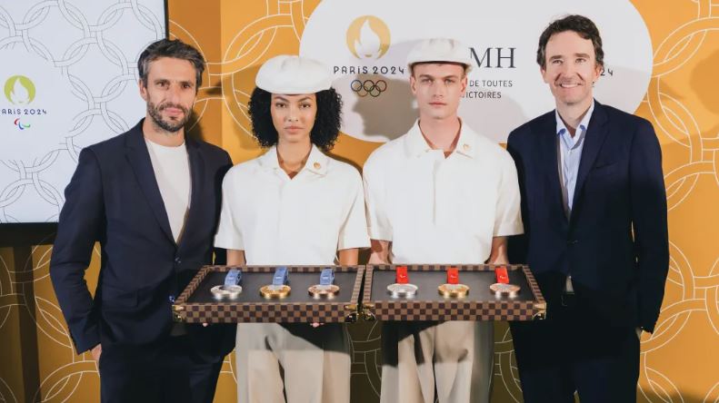Η Louis Vuitton σχεδίασε τους δίσκους που θα μεταφέρονται τα Ολυμπιακά μετάλλια στο Παρίσι
