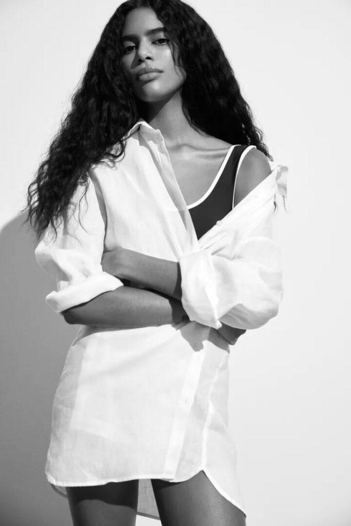 Oversized πουκάμισα: 4 προτάσεις για super εμφανίσεις στην παραλία