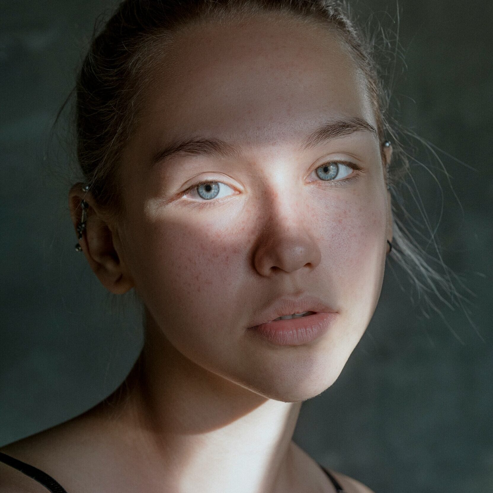 Cortisol Face: Η τελευταία τάση ευεξίας του TikTok «ανακουφίζει» από το άγχος