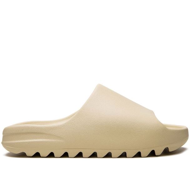 Για cool και fashionable εμφανίσεις στην παραλία φόρεσε αυτά τα 3 trendy παπούτσια