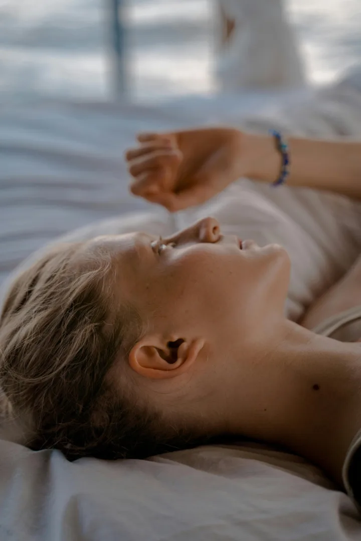 6 tips για να φτιάξεις το πρόγραμμα του ύπνου σου και να κοιμηθείς εύκολα στην αγκαλιά του Μορφέα