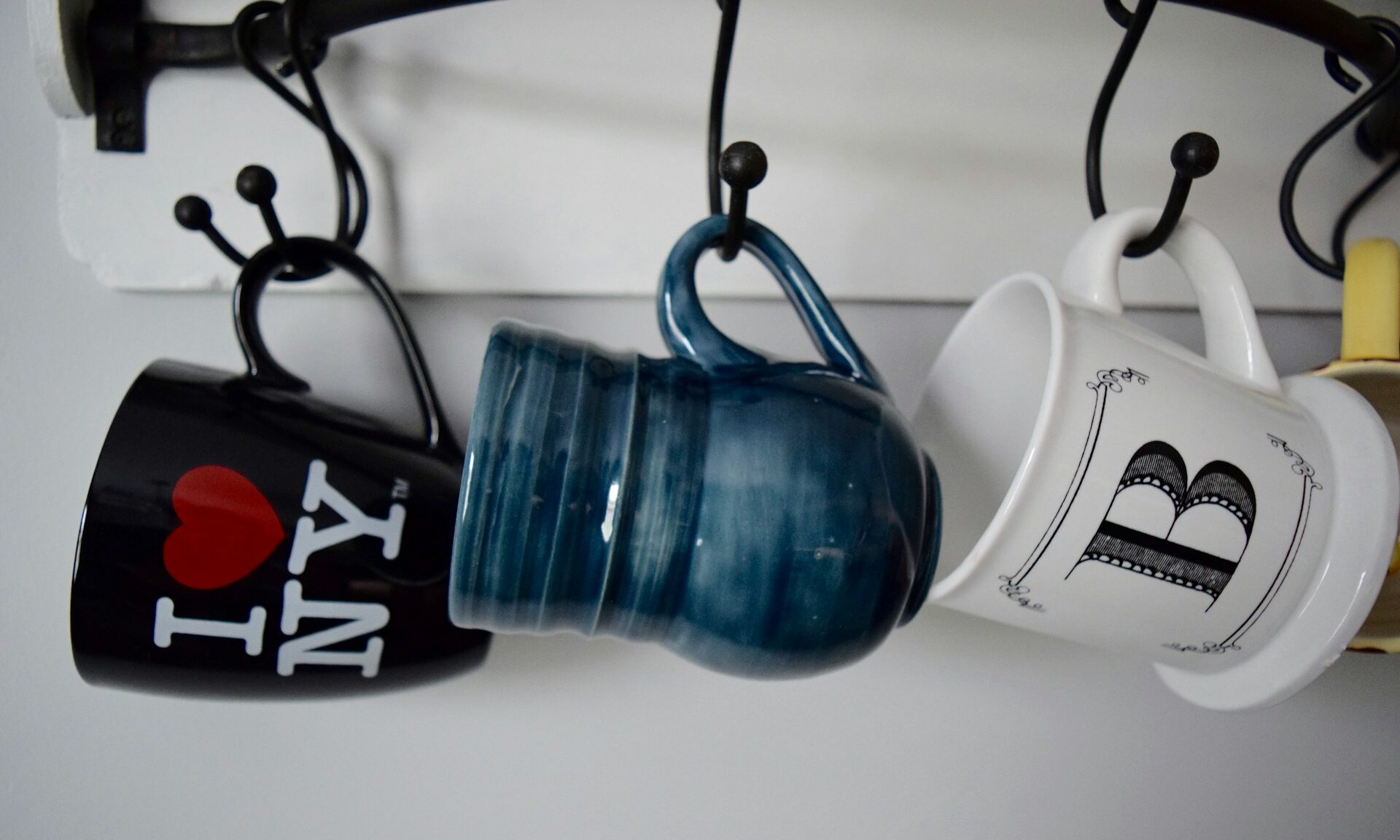 Μην πετάς τις παλιές σου κούπες – Δες πώς θα τις χρησιμοποιήσεις για να στολίσεις το σπίτι σου