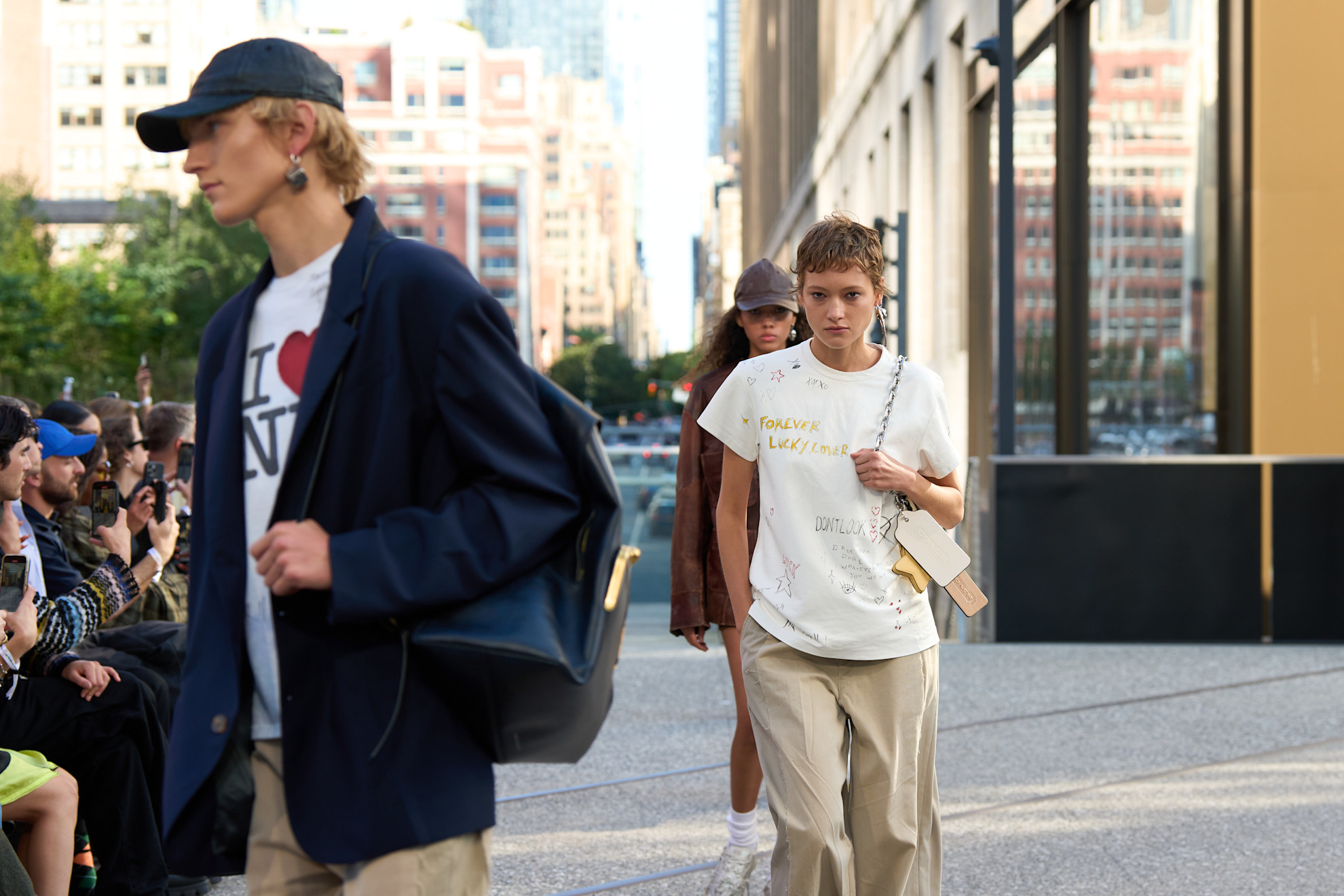 H SS ’25 συλλογή της Coach περιείχε American classics κομμάτια με μια έντονη δόση new wave και heavy metal