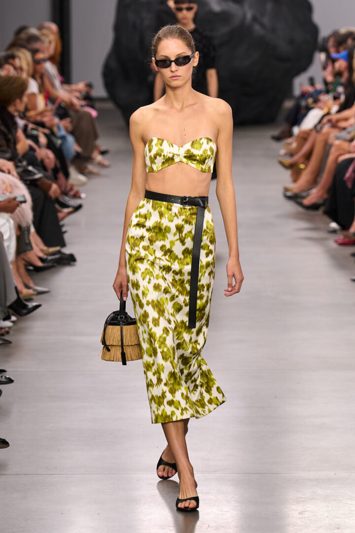 Η συλλογή του Michael Kors SS '25 είναι μια ωδή στον Μεσογειακό ρομαντισμό