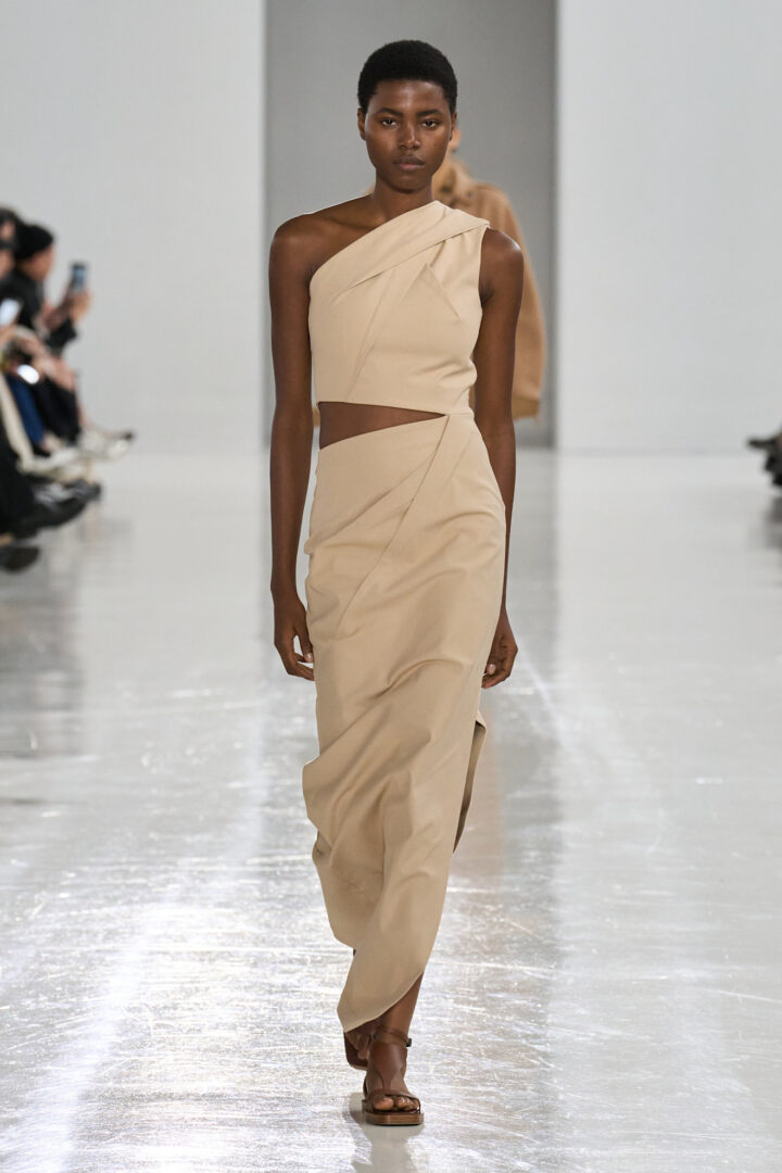 Η συλλογή Max Mara SS '25 φέρνει την ιδανική σύγχρονη γκαρνταρόμπα στην πασαρέλα