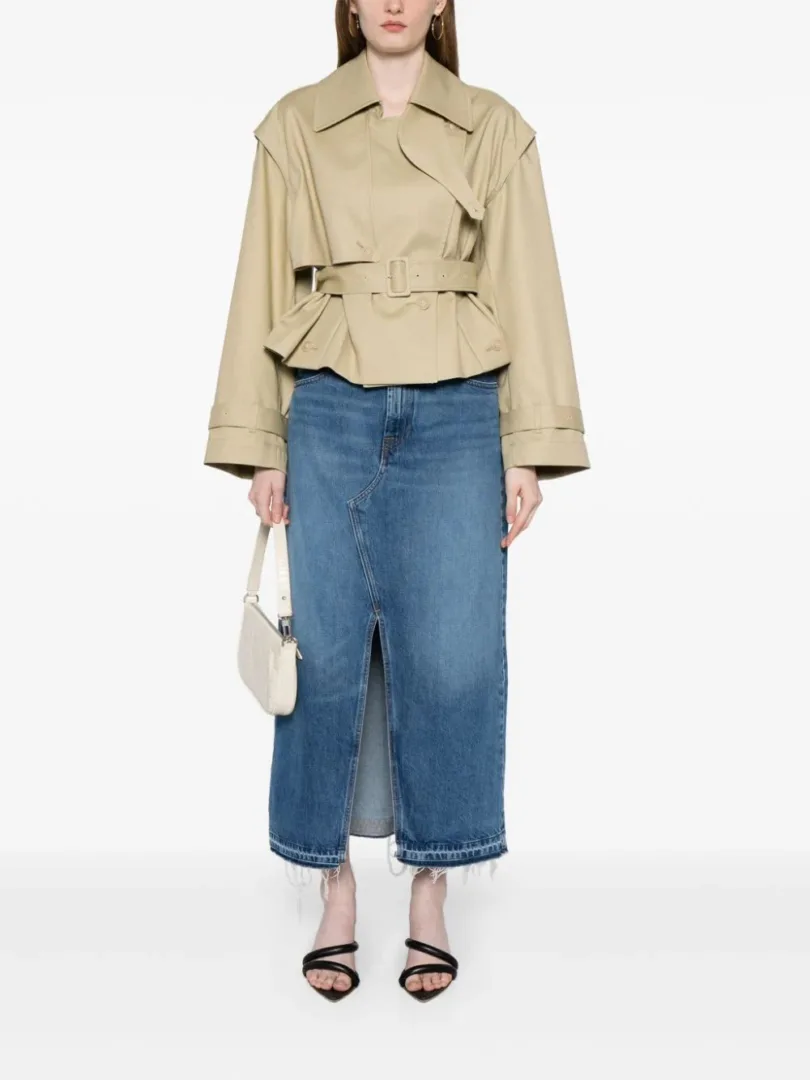 Η Γκουίνεθ Πάλτροου με cropped trench που θα συνδυάσεις με τα πρώτα φθινοπωρινά σου σύνολα (+4 για να ψωνίσεις)